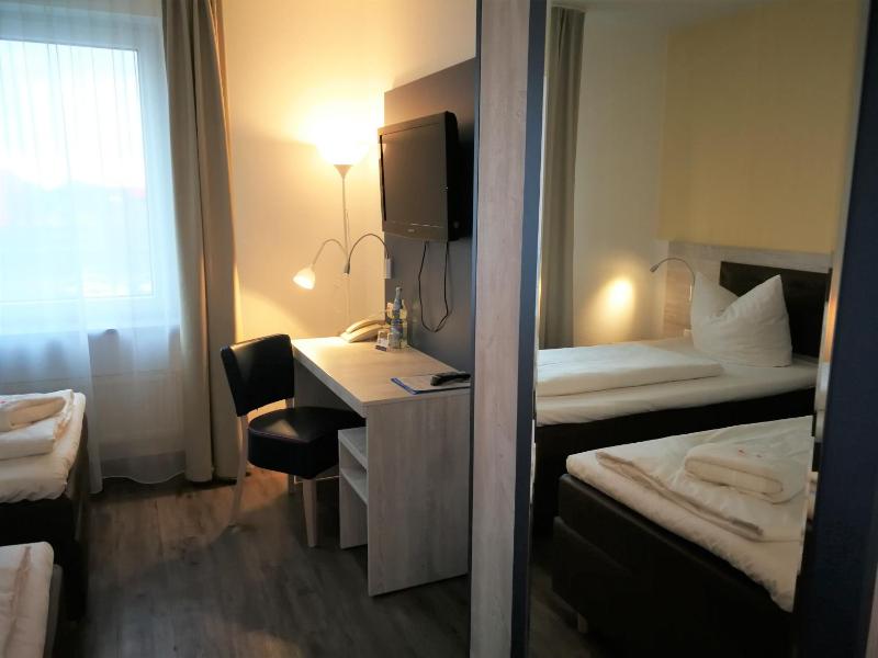 Standard Double or Twin Room image 3