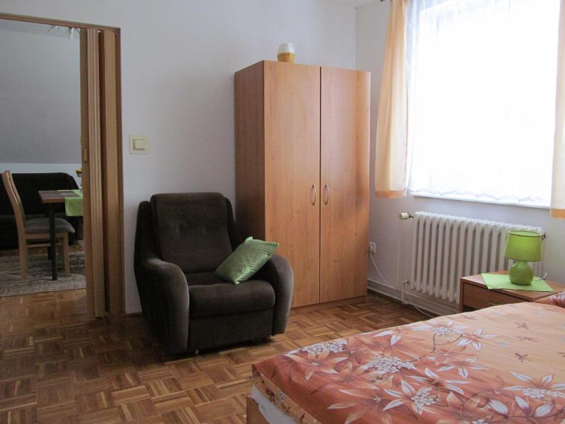 Three-Bedroom Apartment with 2 Bathrooms image 3