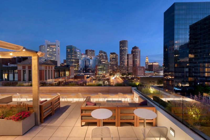 YOTEL Boston - image 9