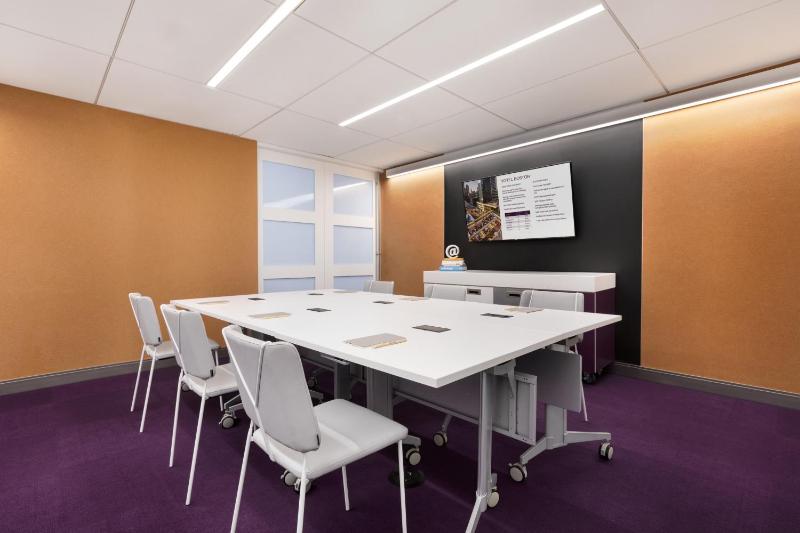 YOTEL Boston - image 2
