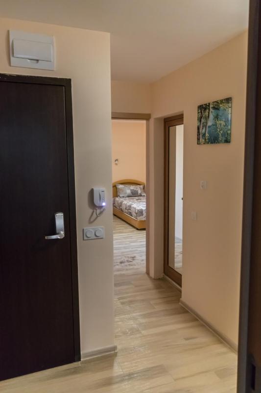 One-Bedroom Apartment in Block 533 image 3