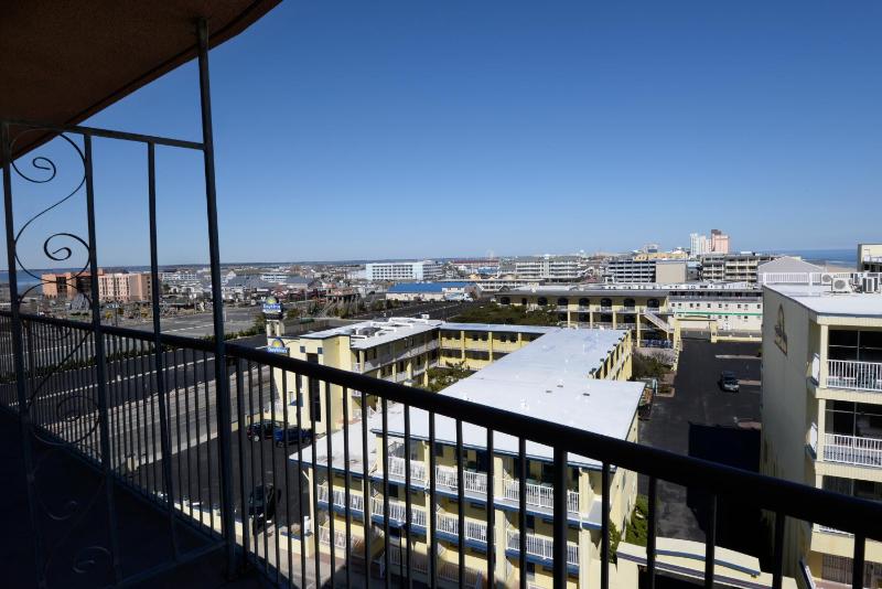 City view with Two Queen beds - Non Smoking  image 2