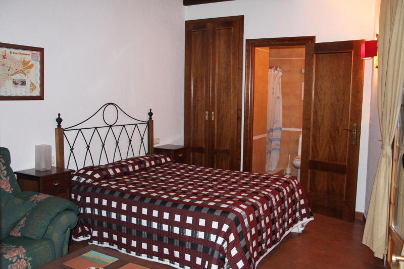 Deluxe Queen Room image 1