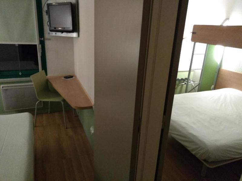 Two Connecting Double Rooms image 2