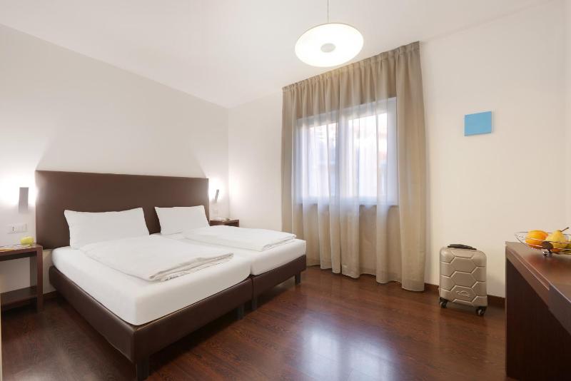 Double or Twin Room image 2