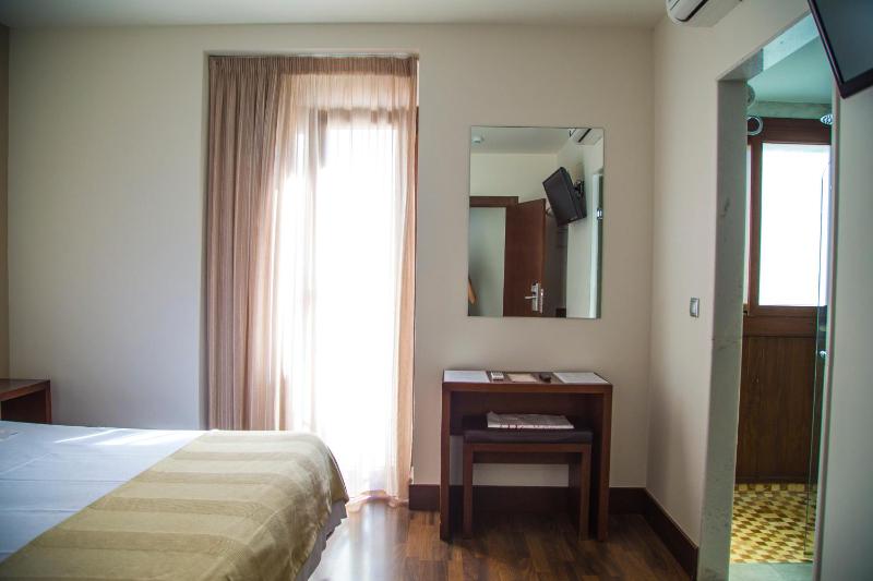 Double or Twin Room image 3