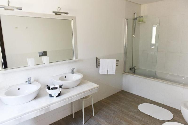 One-Bedroom Villa image 3