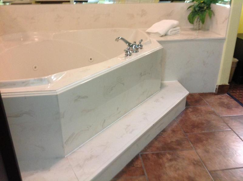 King Suite with Spa Bath image 2
