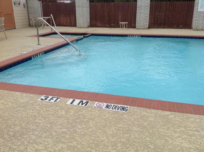 Scottish Inns and Suites Timbercreek - image 4