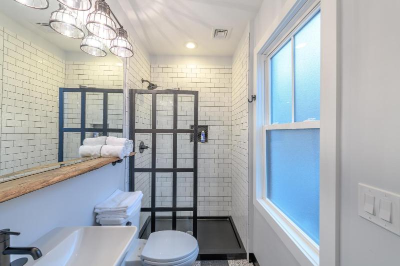 Double Room with Private Bathroom image 2