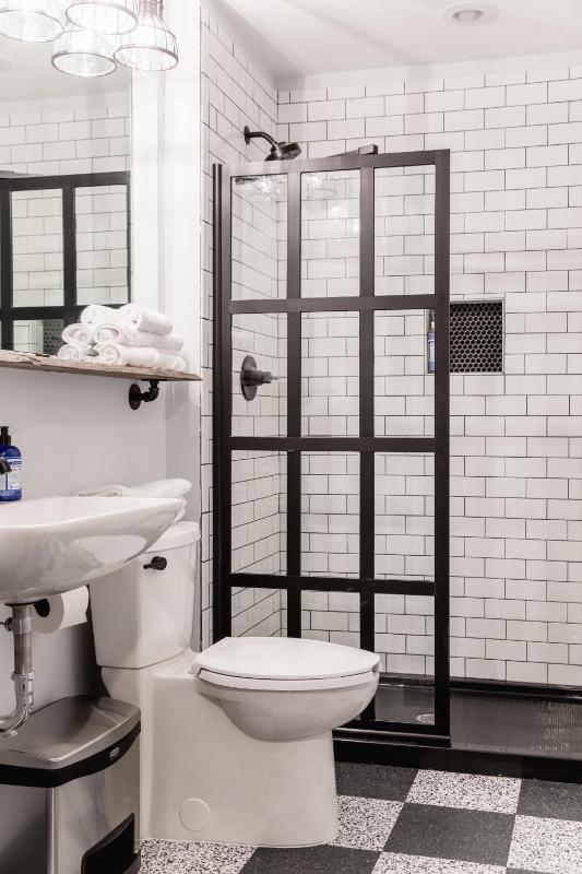 Quadruple Room with Shared Bathroom image 3