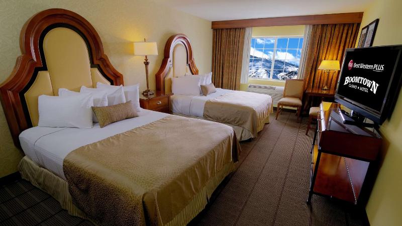 Queen Room with Two Queen Beds - Non-Smoking image 1