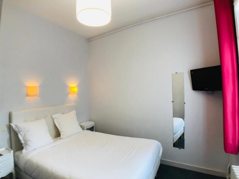 Double Room image 3