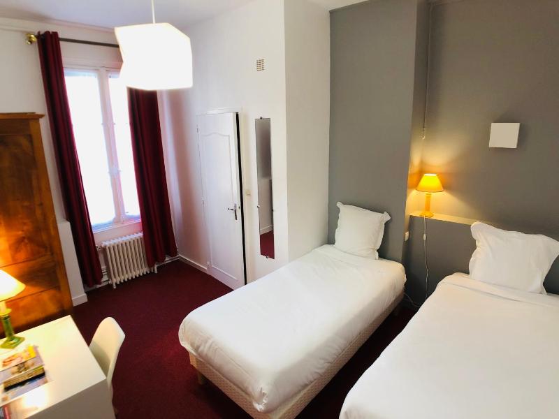 Standard Twin Room image 2