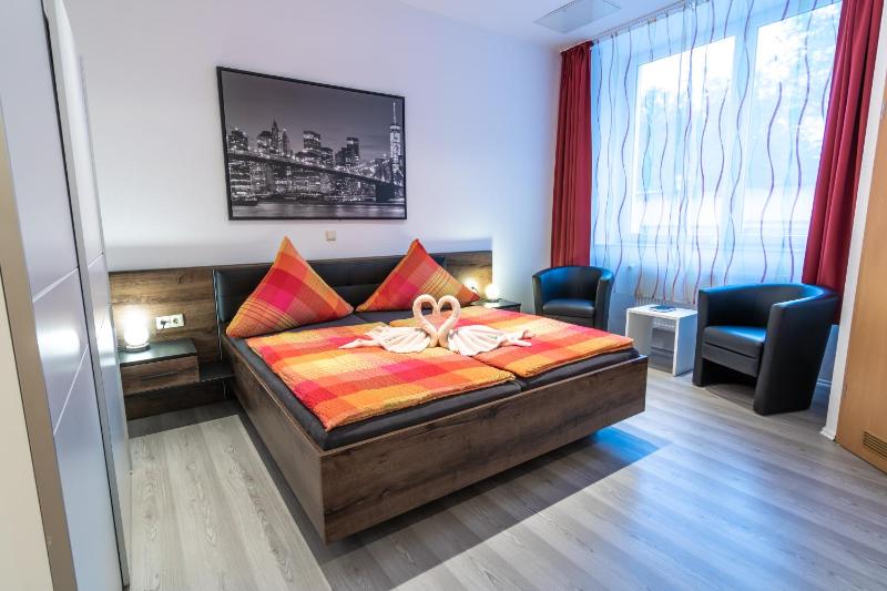 Double Room image 1