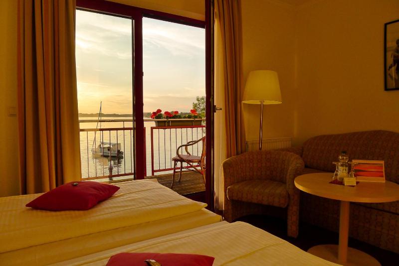 Double Room with Lake View image 1