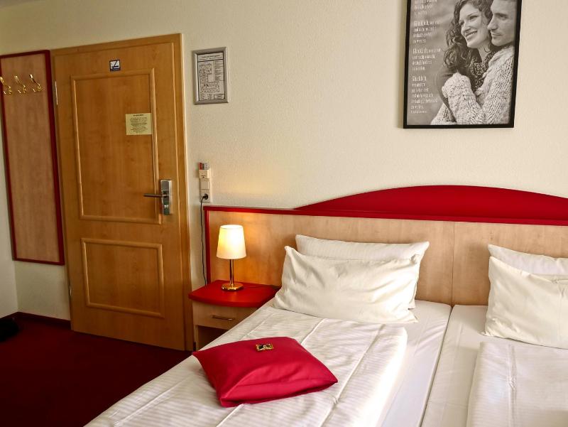 Double Room facing Inland image 2