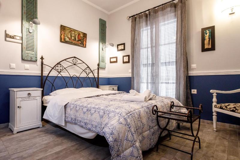 Standard Double Room with City View- Building B image 3