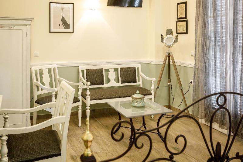 Deluxe Double Room with City View - Building B image 2