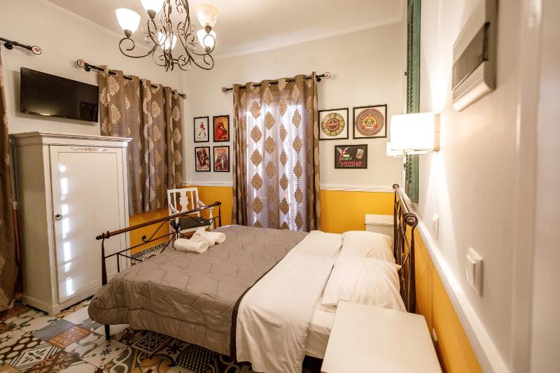 Standard Double Room with City View- Building B image 2