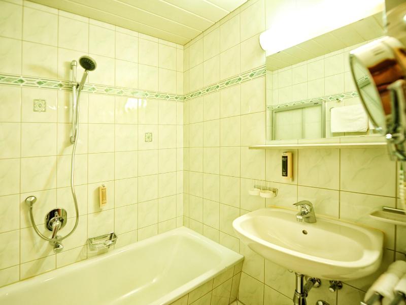 Standard Quadruple Room image 3