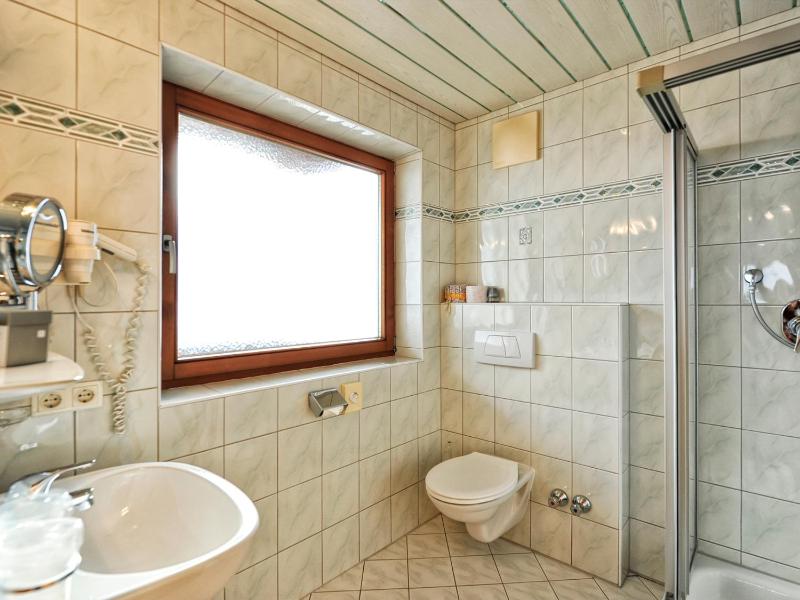 Standard Triple Room image 3