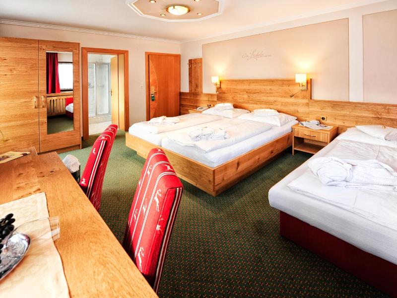 Standard Triple Room image 2