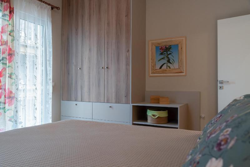 One-Bedroom Apartment image 4