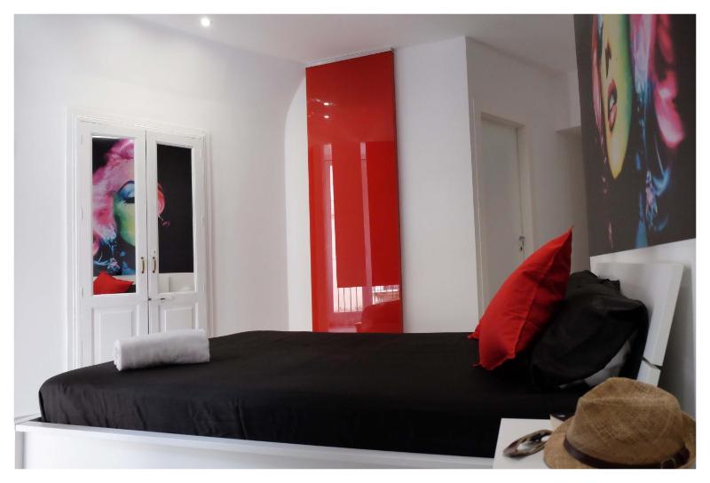 Double Room with Balcony image 4