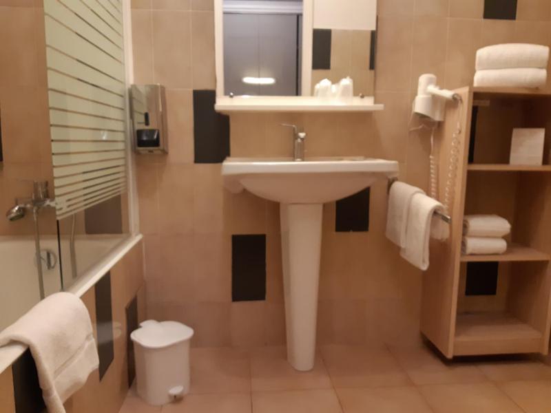 Triple Room with Garden View image 4