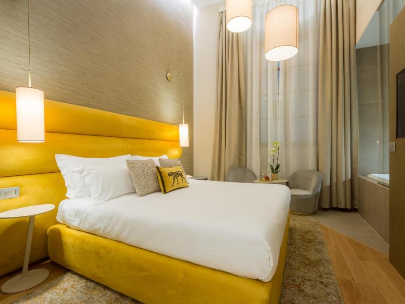 Deluxe Double Room with Bath image 2