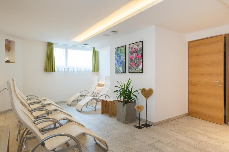 One-Bedroom Apartment image 3