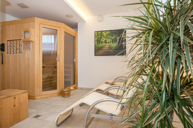 One-Bedroom Apartment image 2