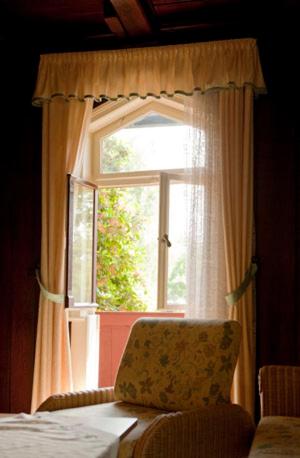 Double Room with Balcony image 2