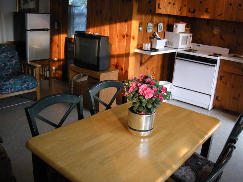Deluxe One-Bedroom Suite with Kitchenette image 2
