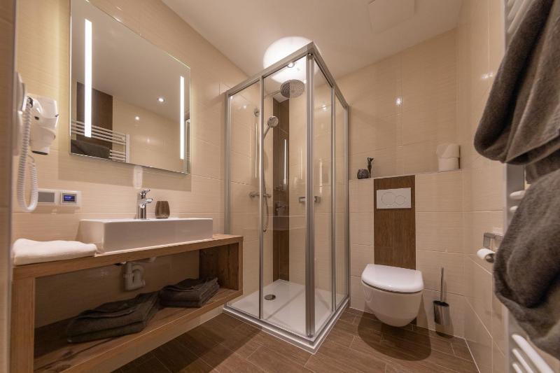Superior Three-Bedroom Apartment image 1