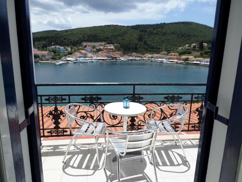 Family Room with Sea View image 4