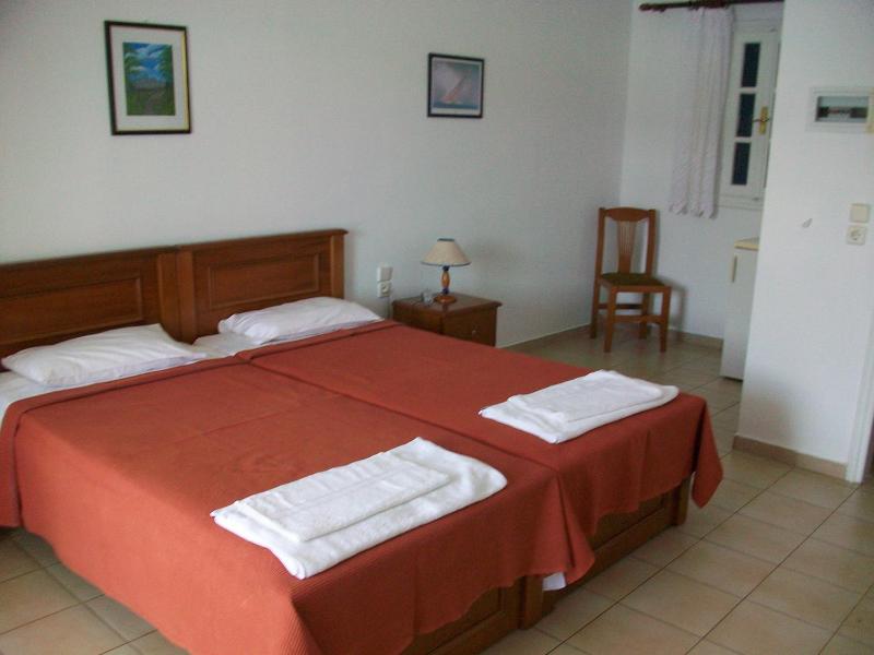 Triple Room with Sea View image 3