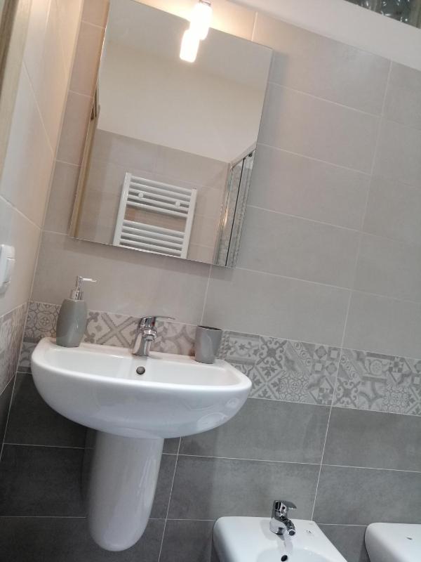 Single Room with Private Bathroom image 4