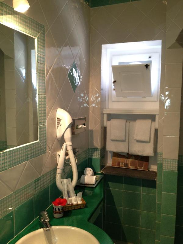 Classic Triple Room image 2