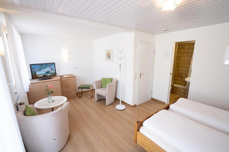 Double Room image 3