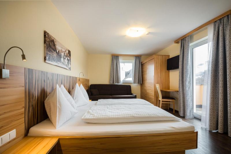 Big Two-Bedroom Apartment with Balcony image 4