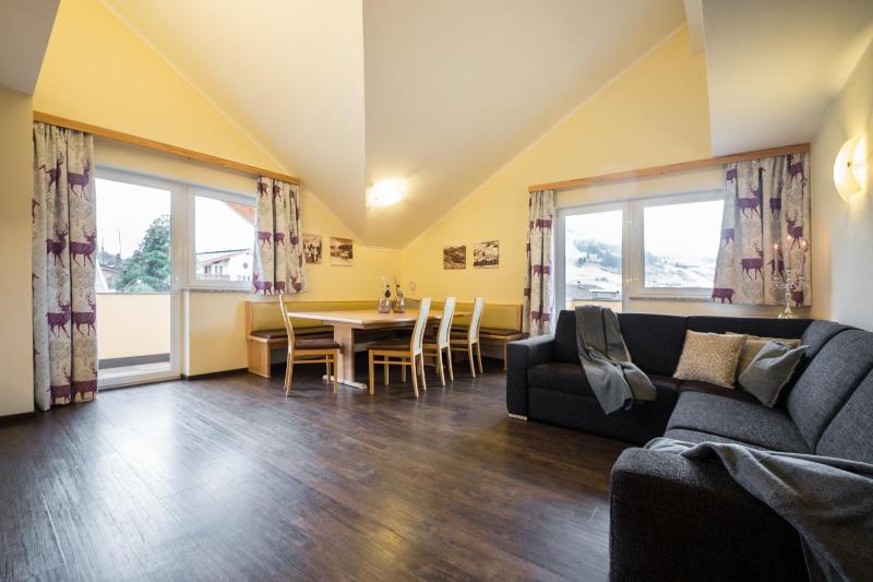 Superior Three-Bedroom Apartment with Balcony image 3