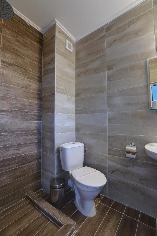 Twin Room with Pool View image 3