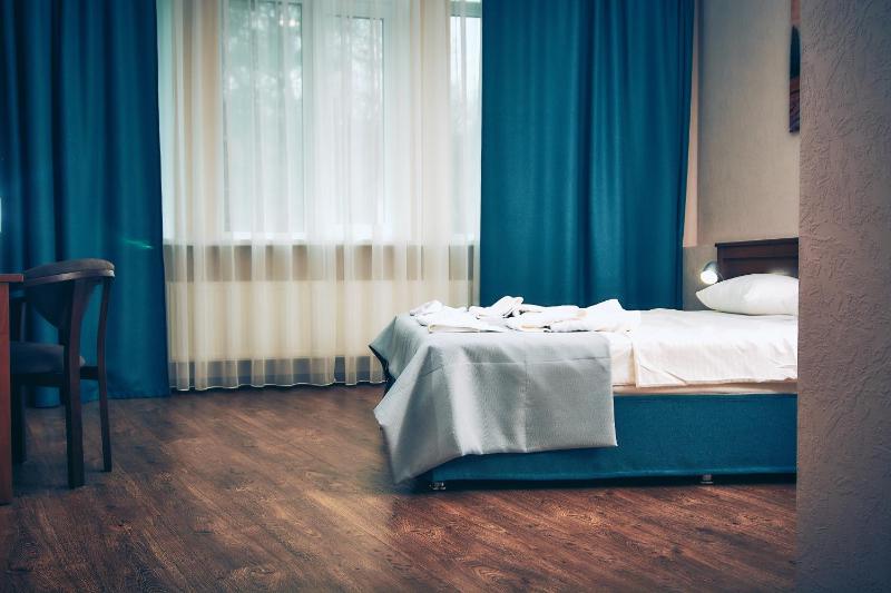 Large Double or Twin Room image 2
