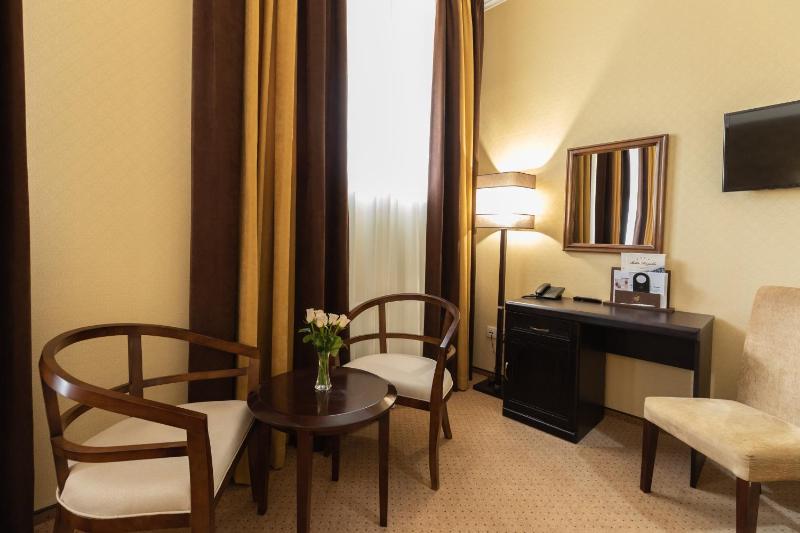 Superior Twin Room with Garden View image 4