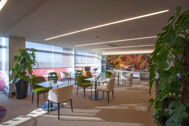 Executive Suite with Executive Lounge Access image 4