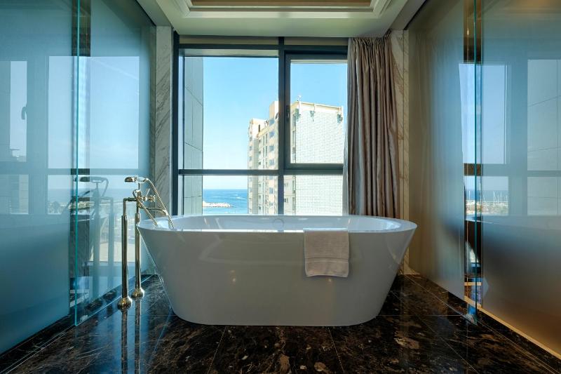 Presidential Suite image 2