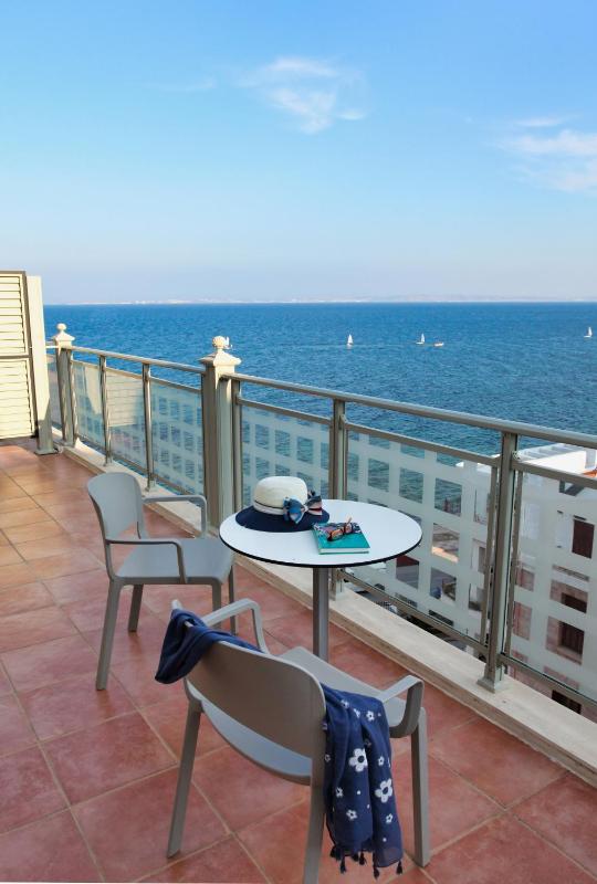 Roof Top Suite with Sea View image 2