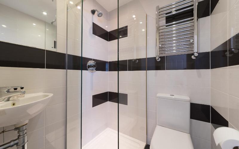 Single Room with Private Bathroom image 2